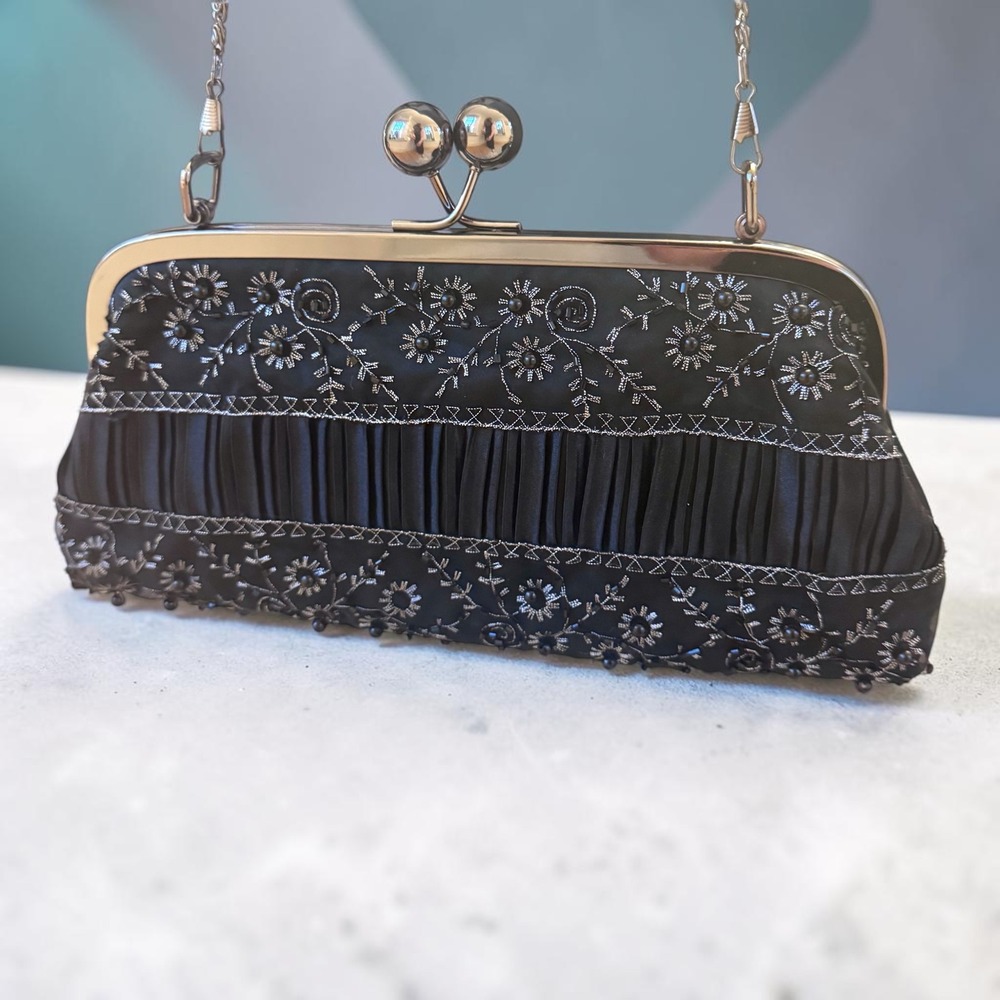 Silky Beaded Evening Clutch Silver Kiss Lock Black Tie Wedding Bag EUC